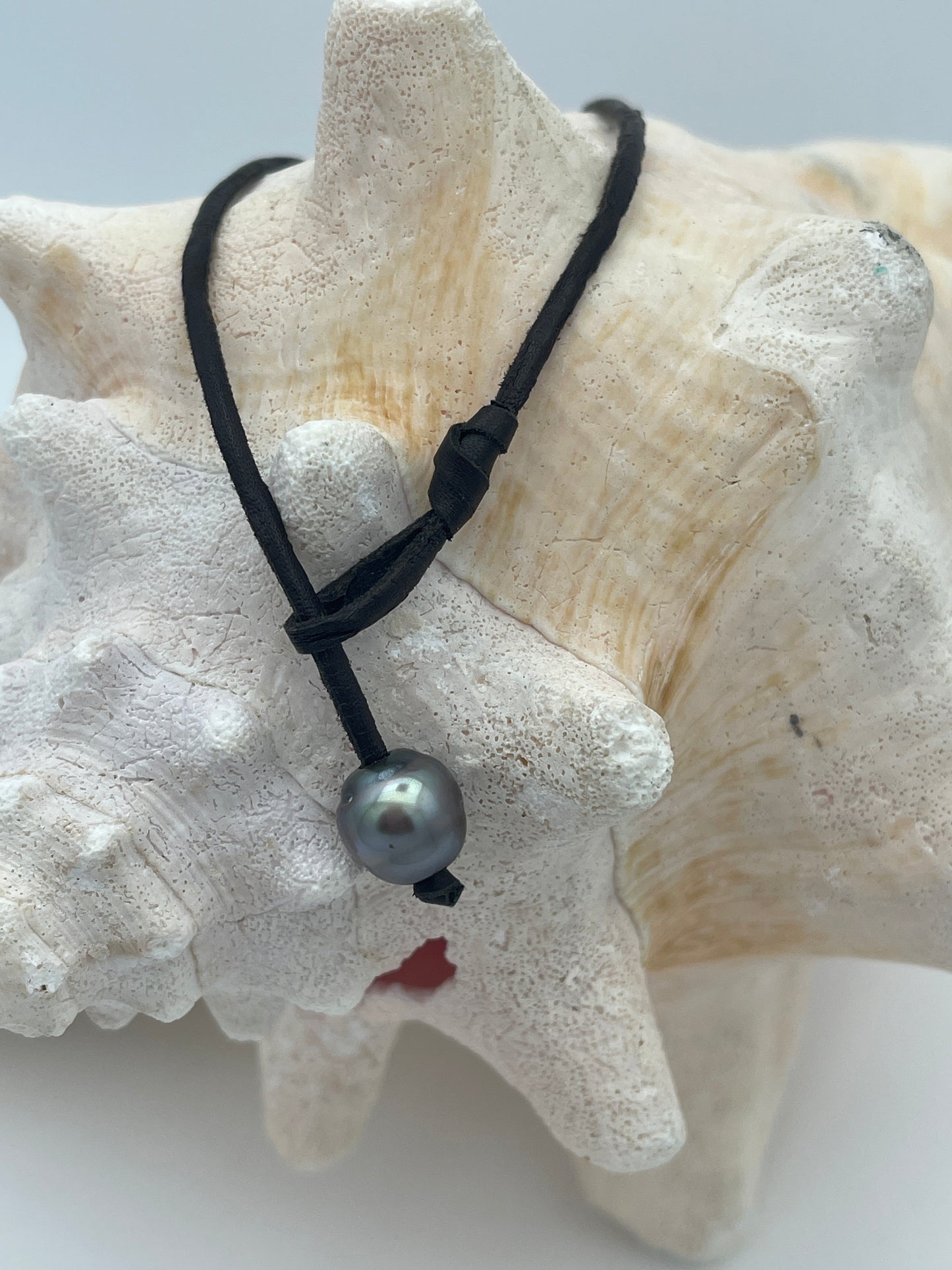 “Adores” South Sea & Tahitian pearl necklace