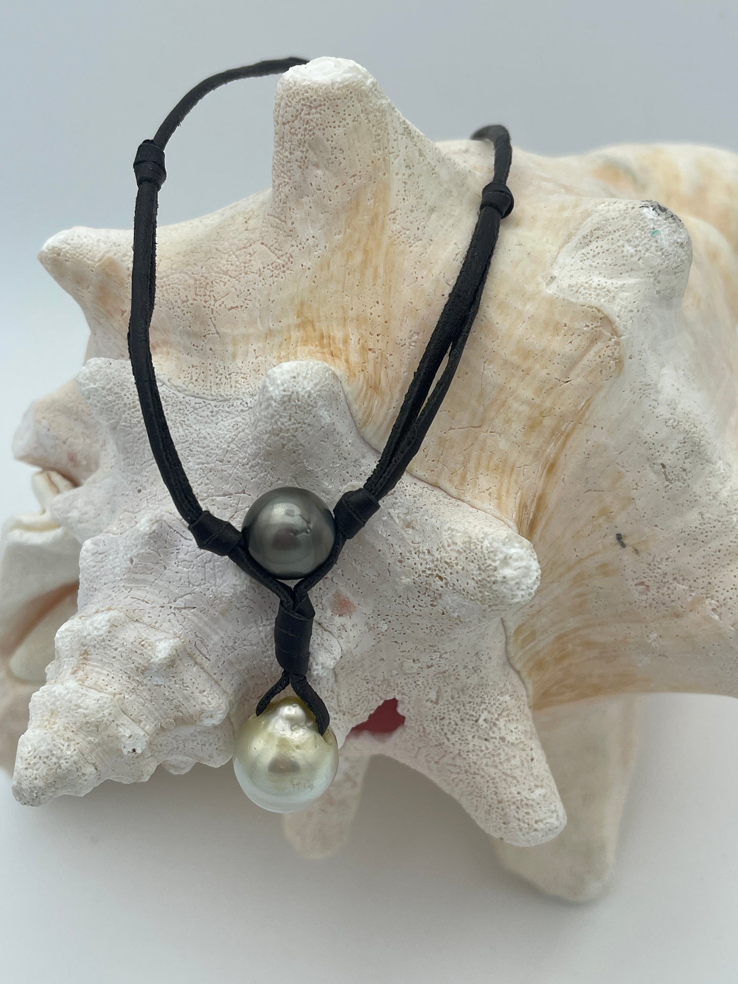 “Adores” South Sea & Tahitian pearl necklace